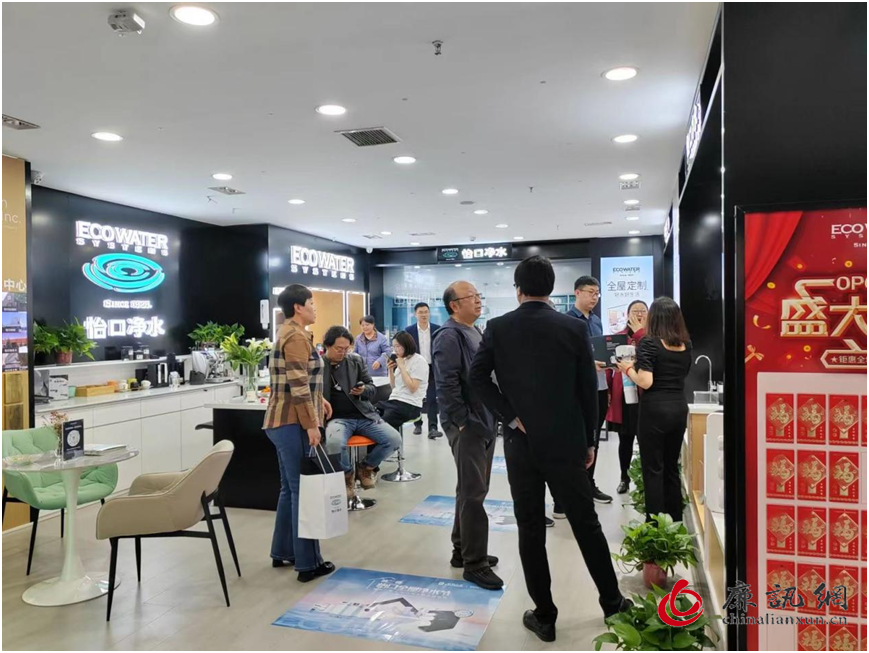 嘉宾参观店面环节 嘉宾参观店面环节